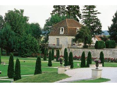 Chateau De Gilly 4*