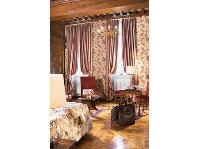 Chateau De Gilly 4*