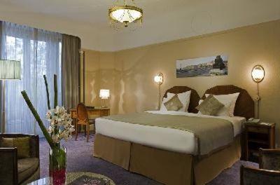 Lutetia 4*