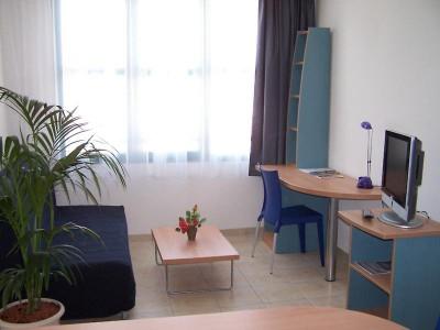 Sejours & Affaires Rive Gauche Serris 2*