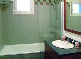 Sejours & Affaires Roissy Village 2*