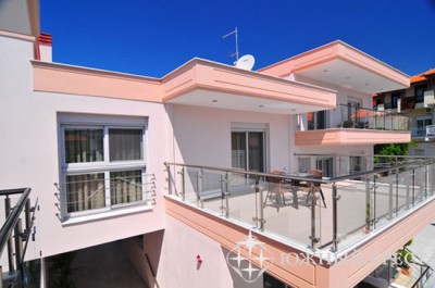 Aventura Apt 3*