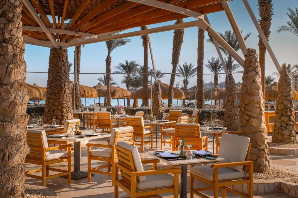 Jaz Fayrouz Resort (Ex. Hilton Sharm Fayrouz Resort) 4*
