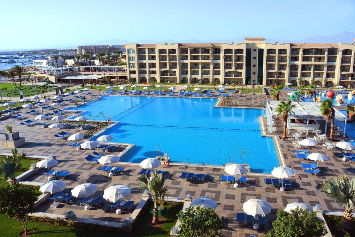 Pickalbatros White Beach Resort 5*