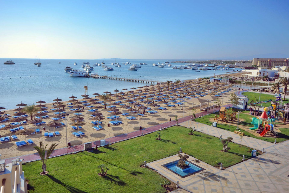 Pickalbatros White Beach Resort 5*