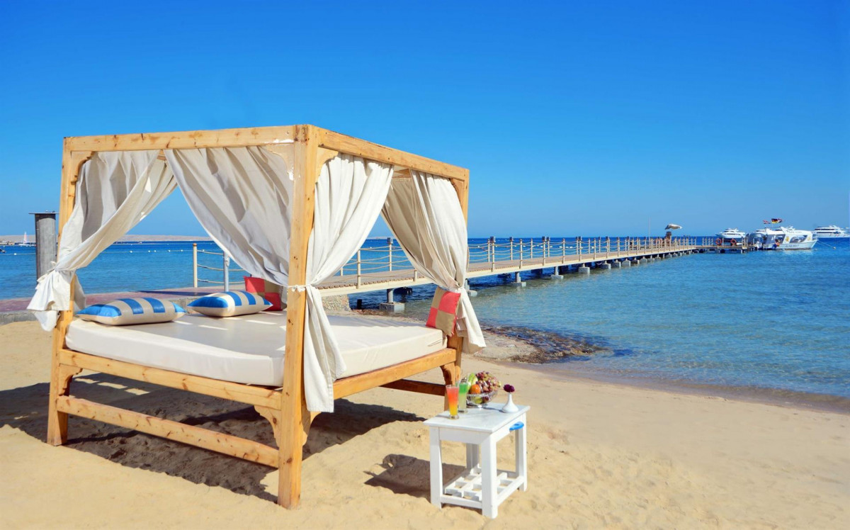 Pickalbatros White Beach Resort 5*