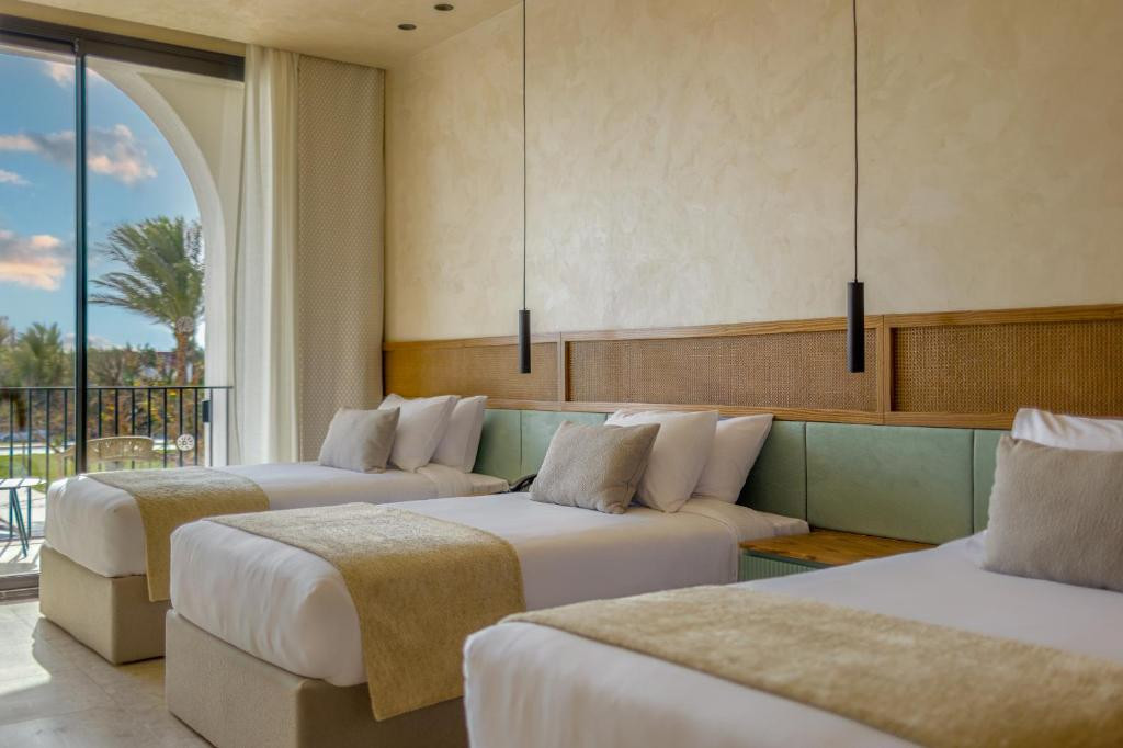 Desert Rose Resort 5*