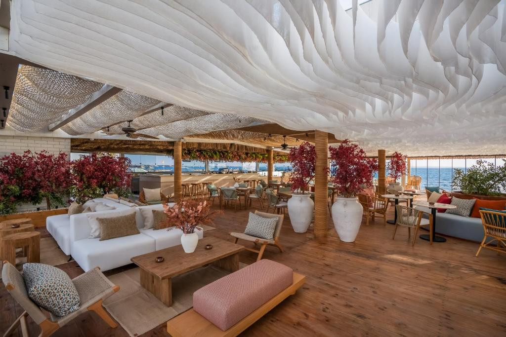 Desert Rose Resort 5*