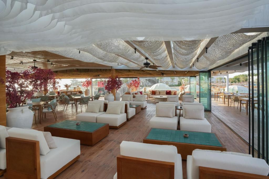 Desert Rose Resort 5*