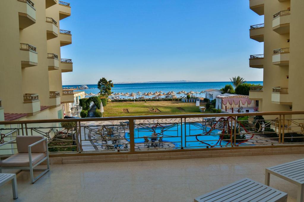 Magic Beach Hotel 4*