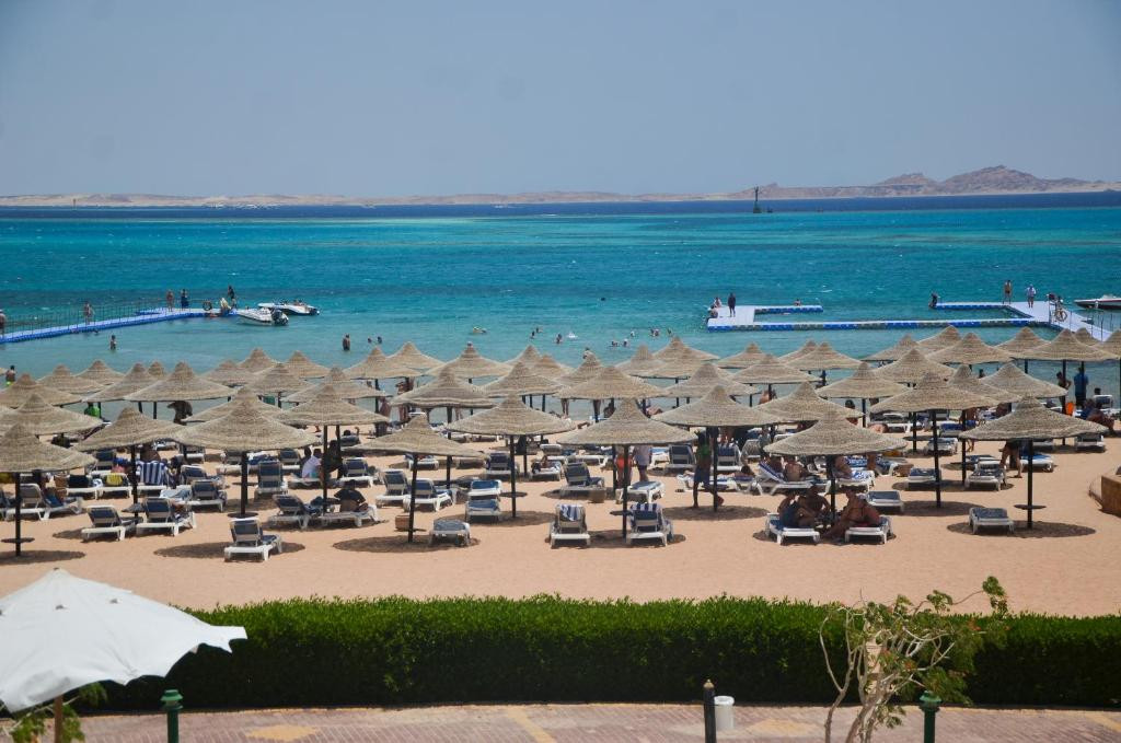Ivy Cyrene Island Aqua Park Resort 4*
