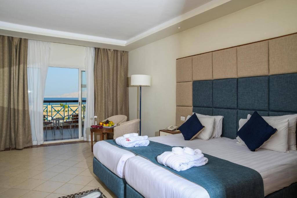 Ivy Cyrene Island Aqua Park Resort 4*