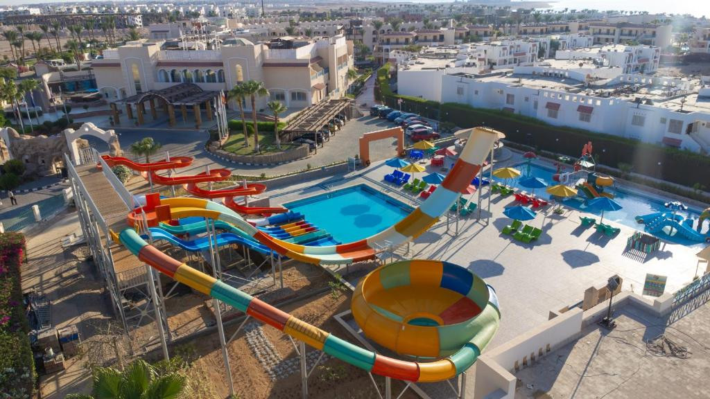 Ivy Cyrene Island Aqua Park Resort 4*