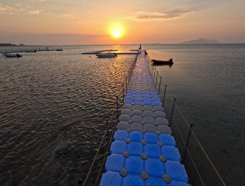 Ivy Cyrene Island Aqua Park Resort 4*