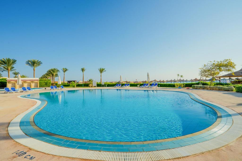 Ivy Cyrene Island Aqua Park Resort 4*
