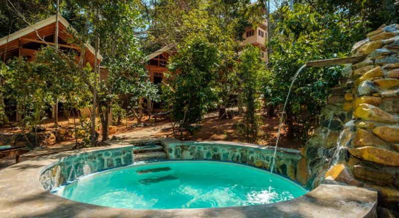 Manthally Cabanas 2*