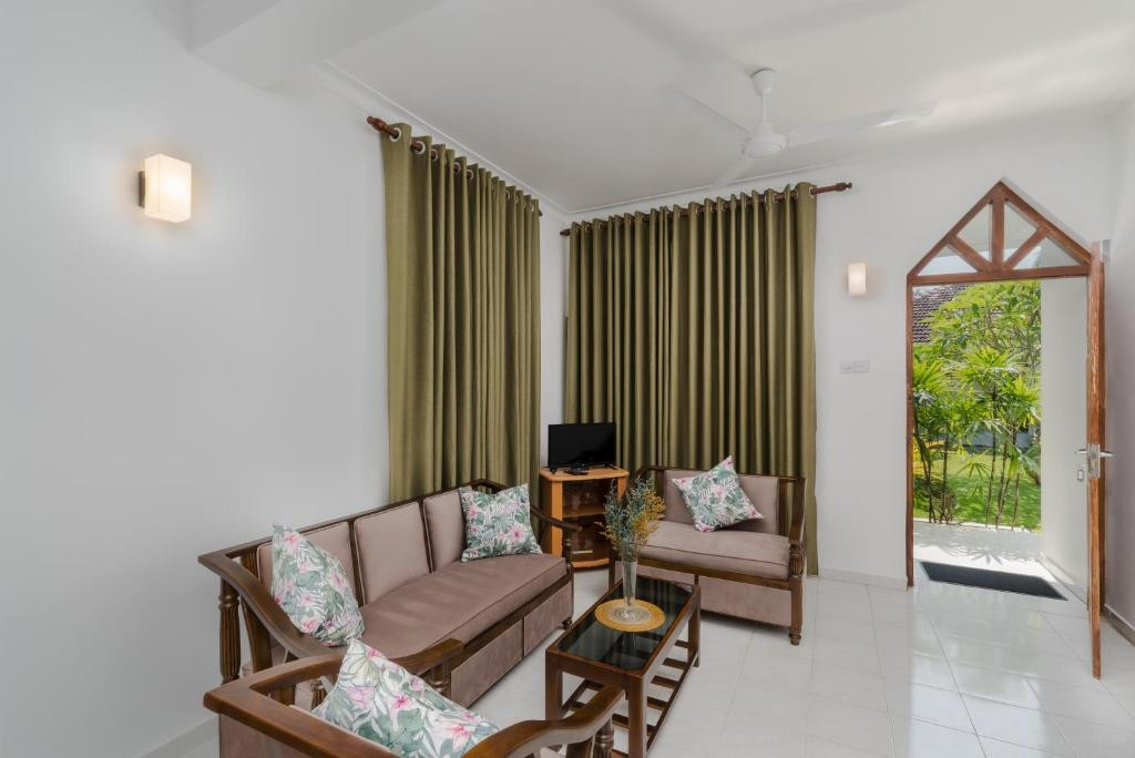 Paradise Holiday Village 3*