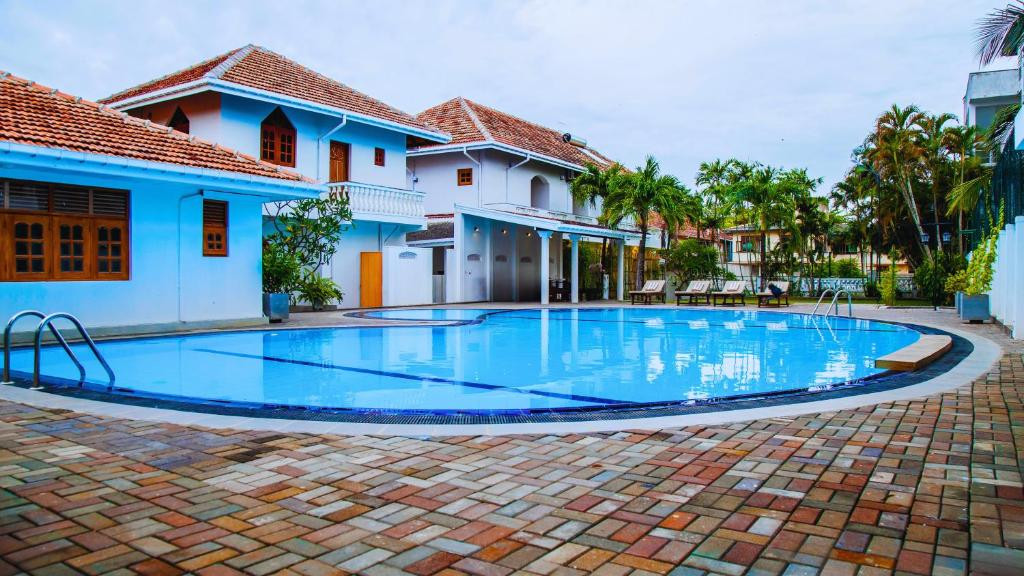 Paradise Holiday Village 3*