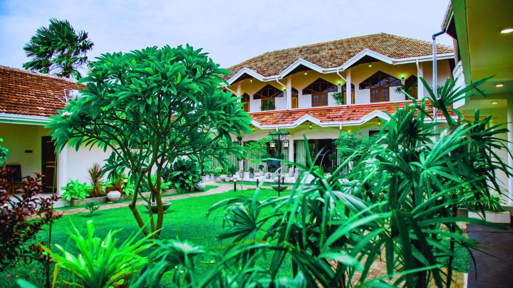 Paradise Holiday Village 3*