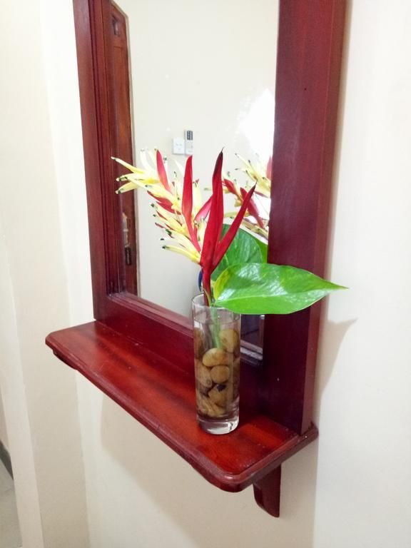 Tiny Royal Palace 2*