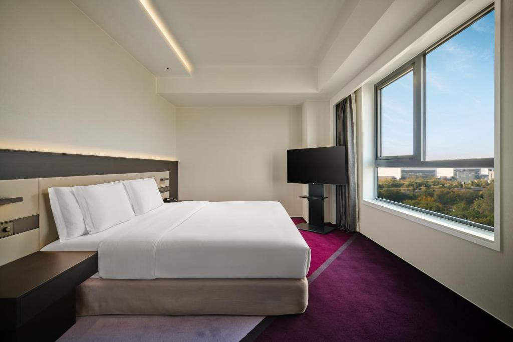 Crowne Plaza International Airport Beijing 5*