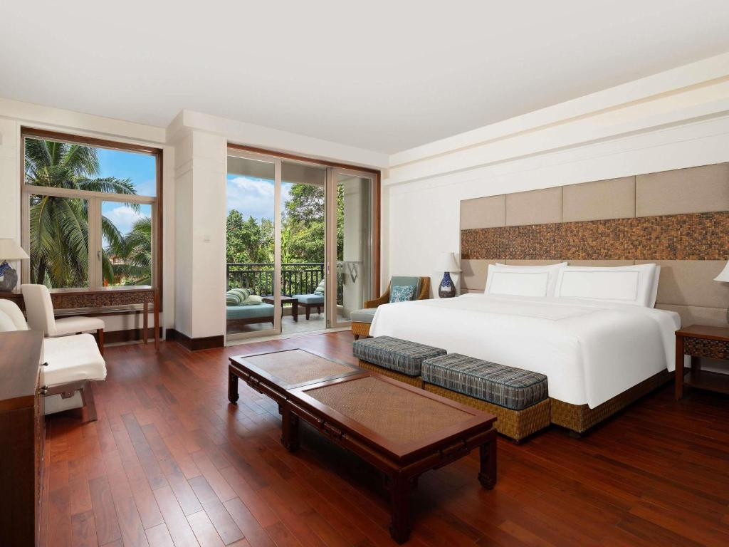 Swissotel & Grand Mercure Sanya Yalong Bay 5*