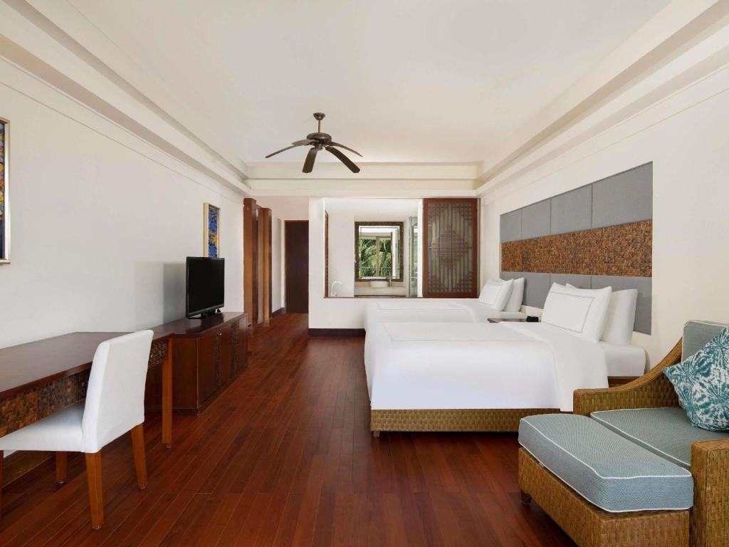 Swissotel & Grand Mercure Sanya Yalong Bay 5*