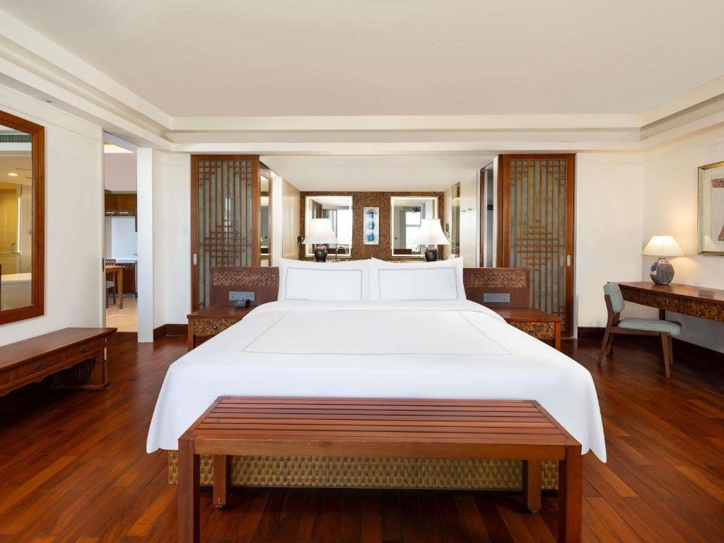 Swissotel & Grand Mercure Sanya Yalong Bay 5*