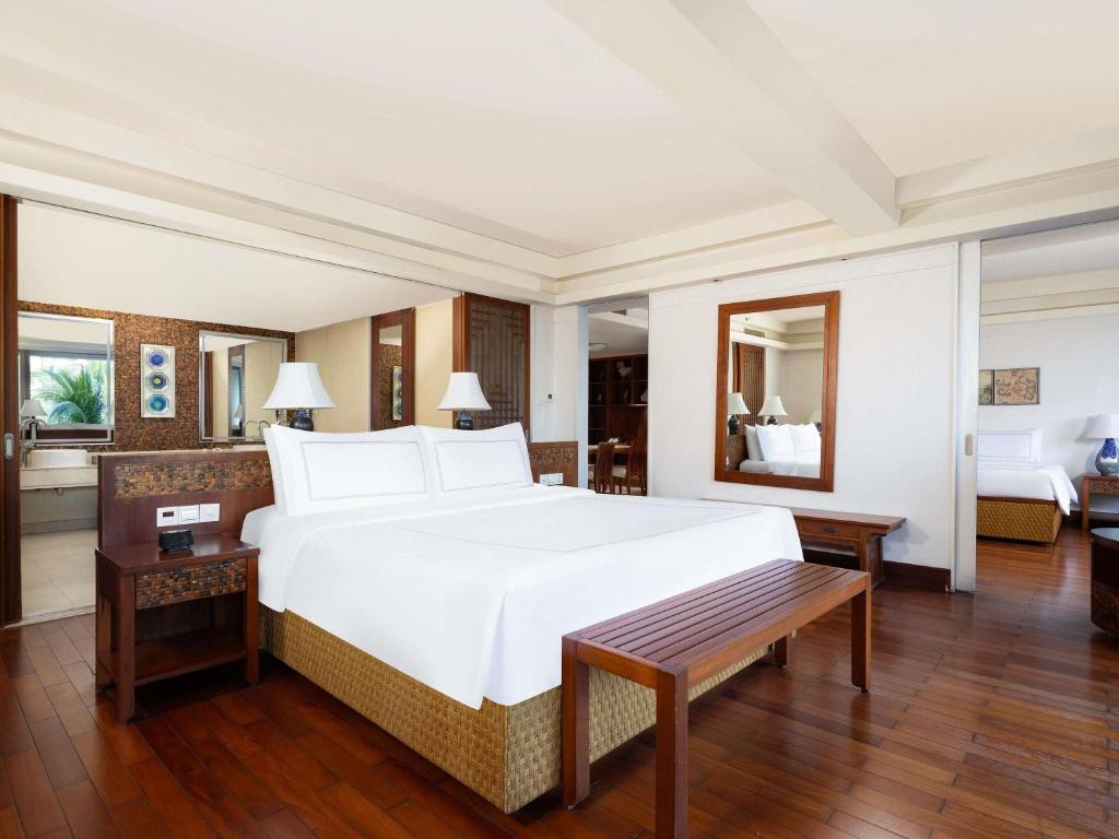 Swissotel & Grand Mercure Sanya Yalong Bay 5*