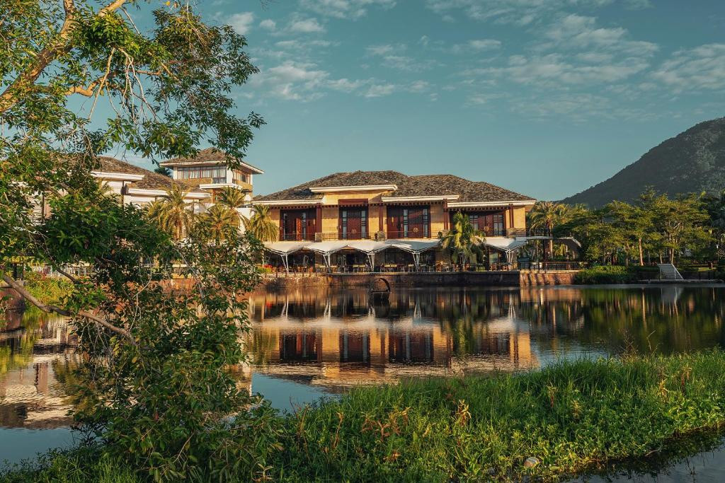Grand Metropark Resort Yalong Bay 5*