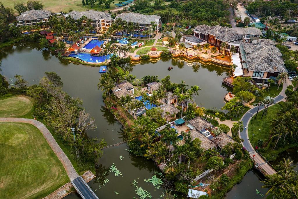 Grand Metropark Resort Yalong Bay 5*
