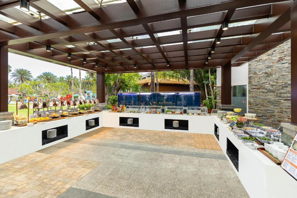 Grand Metropark Resort Yalong Bay 5*