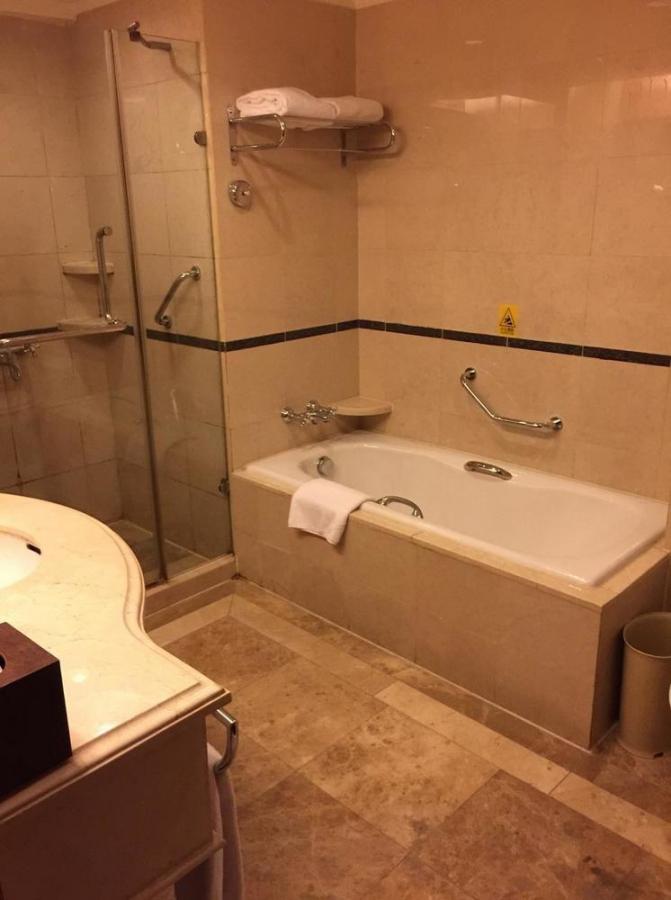Howard Johnson Regal Court 5*