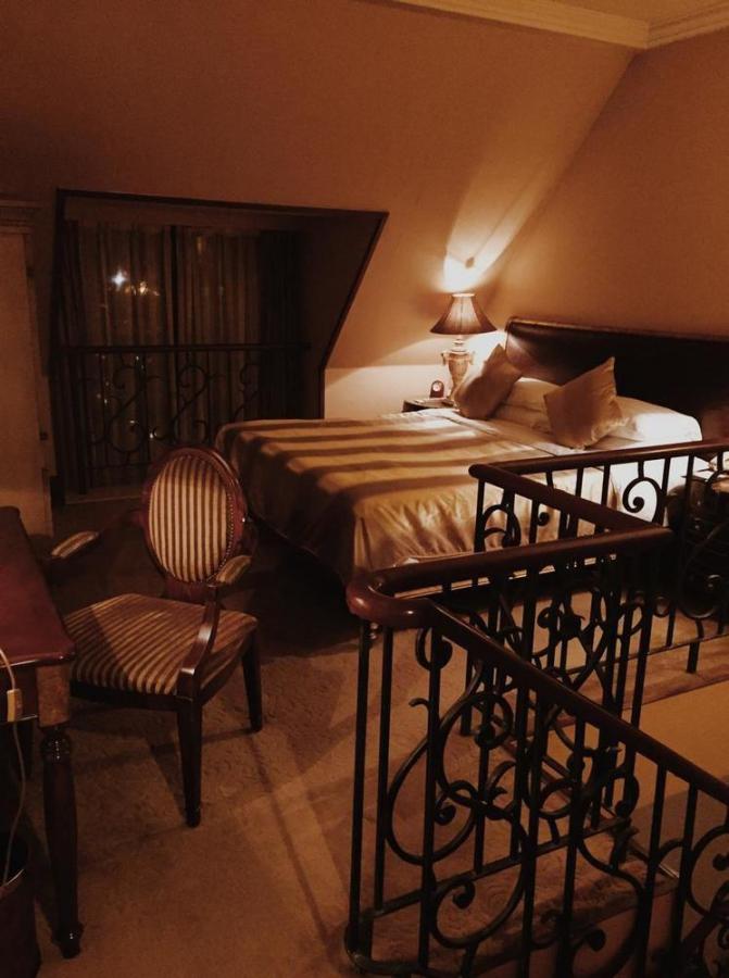 Howard Johnson Regal Court 5*