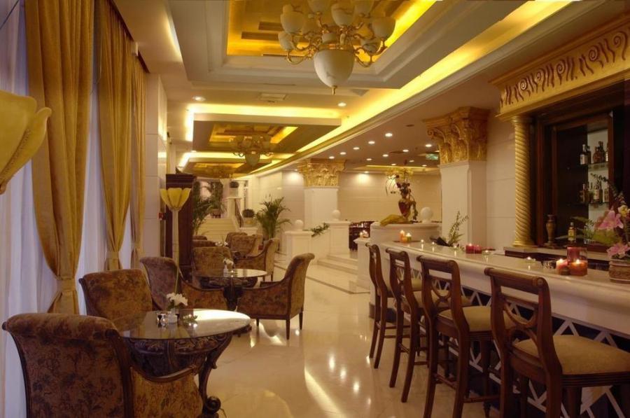 Howard Johnson Regal Court 5*