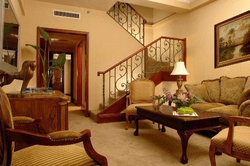 Howard Johnson Regal Court 5*