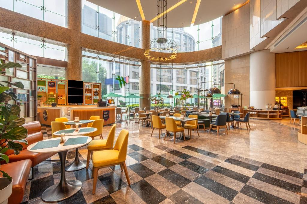 Holiday Inn Shanghai Nanjing Road (Ex. Guxiang) 5*
