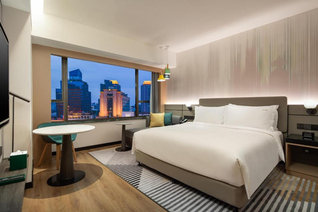 Holiday Inn Shanghai Nanjing Road (Ex. Guxiang) 5*