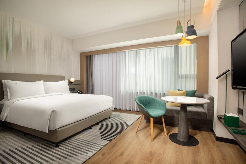 Holiday Inn Shanghai Nanjing Road (Ex. Guxiang) 5*