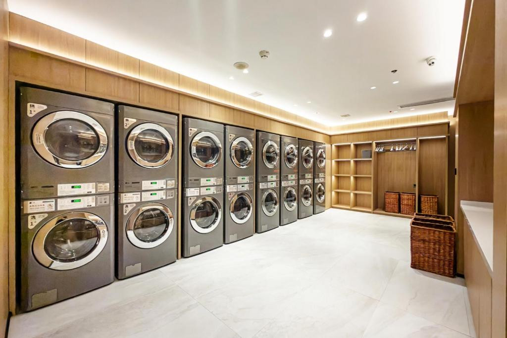 Holiday Inn Shanghai Nanjing Road (Ex. Guxiang) 5*