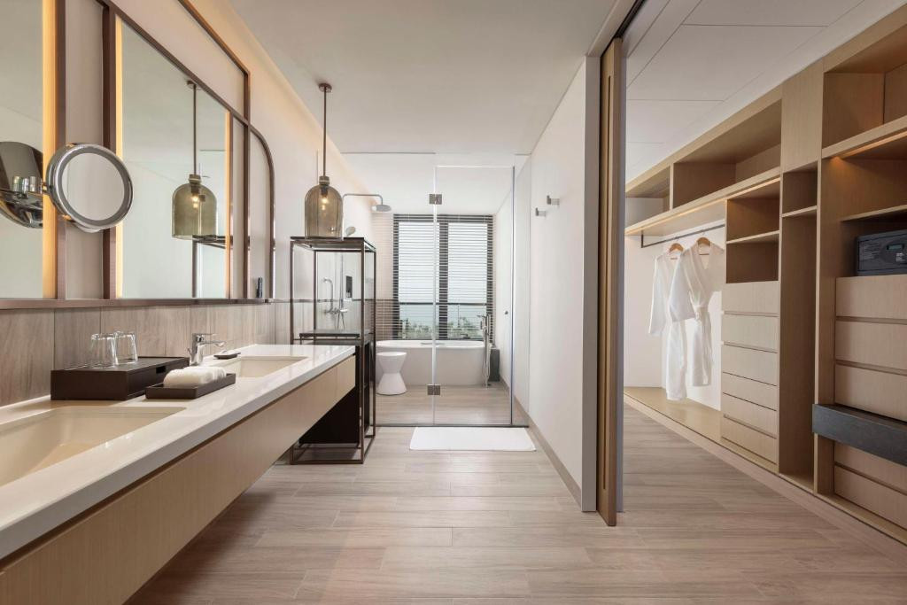 Hyatt Regency Tianli Bay 5*