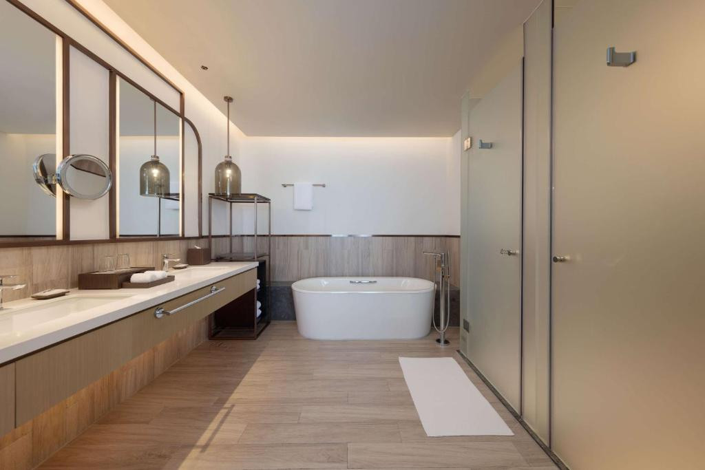 Hyatt Regency Tianli Bay 5*
