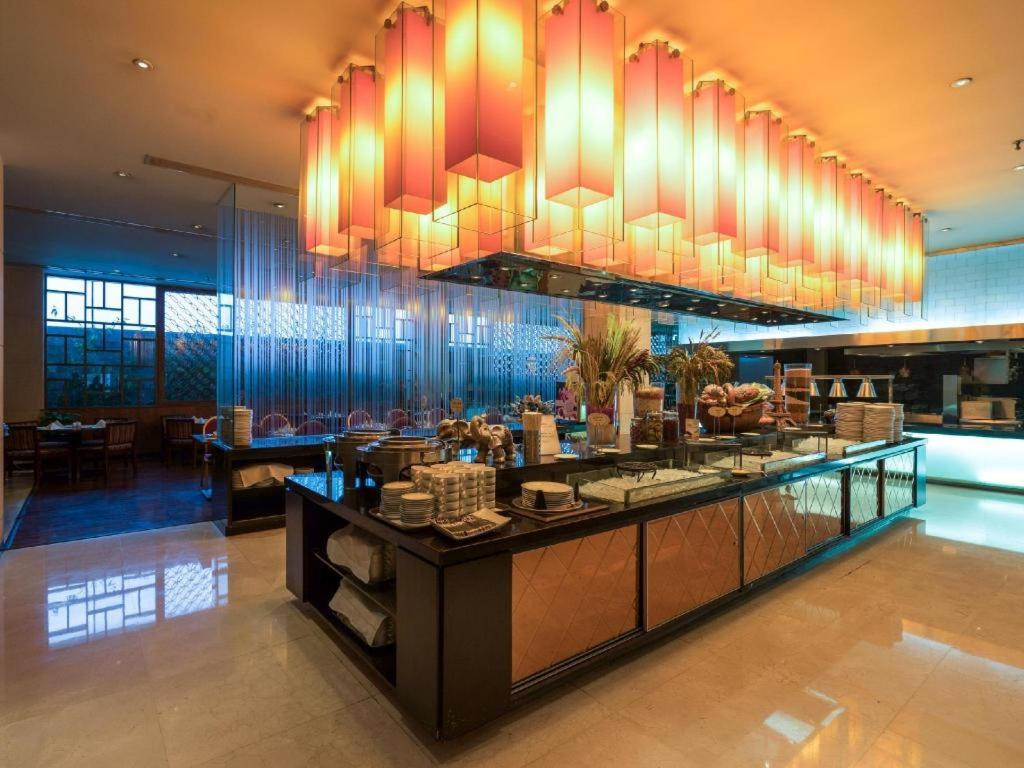 Jinglun Hotel Beijing 4*