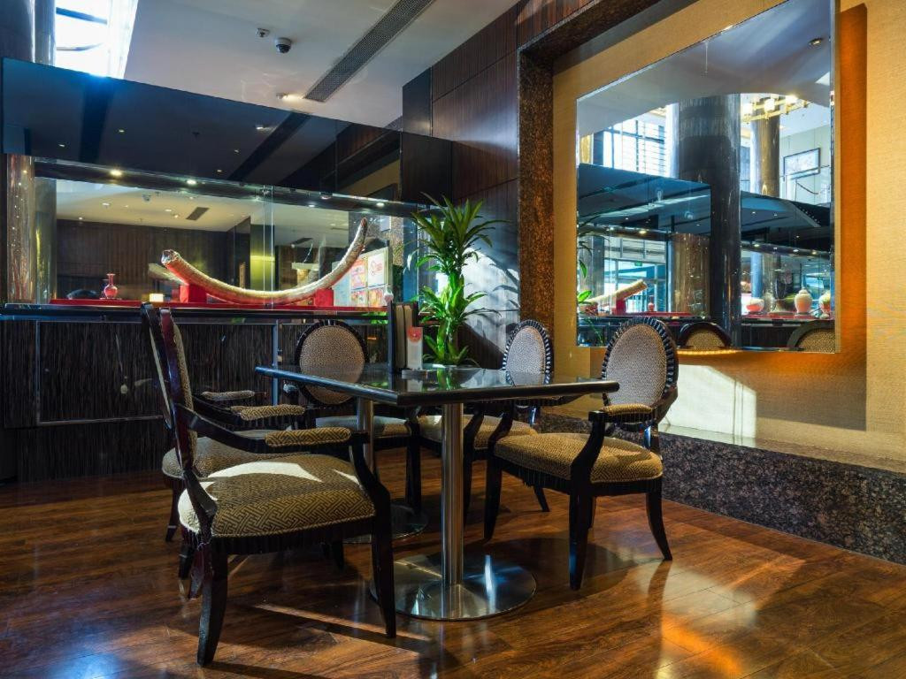 Jinglun Hotel Beijing 4*