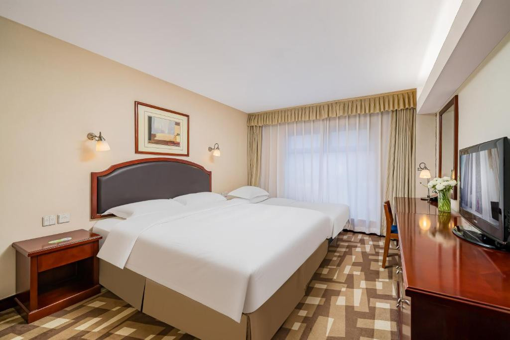 Landmark Towers 4*