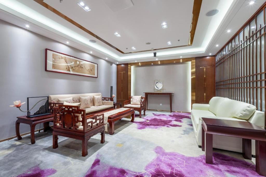 Landmark Towers 4*