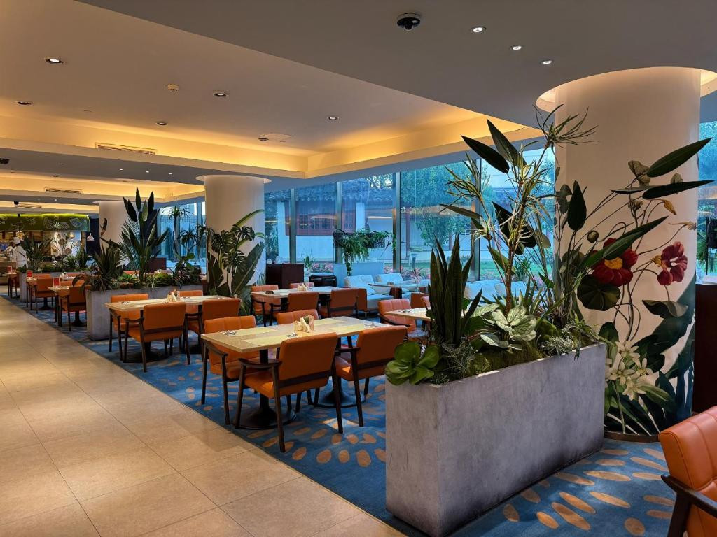 Landmark Towers 4*