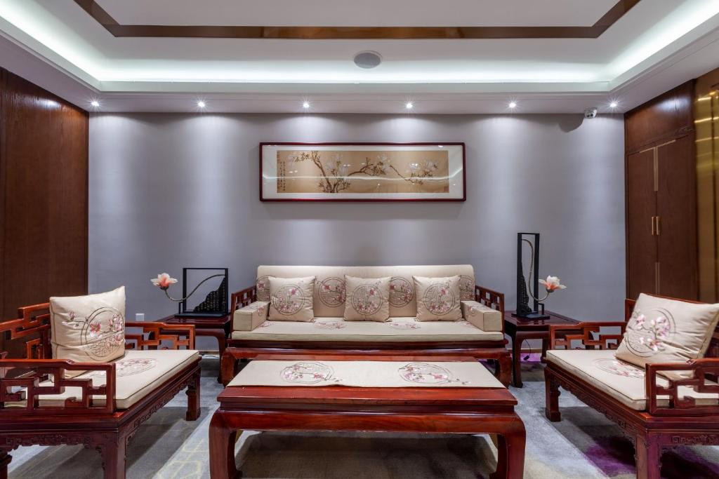 Landmark Towers 4*