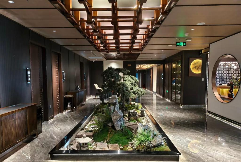 Landmark Towers 4*