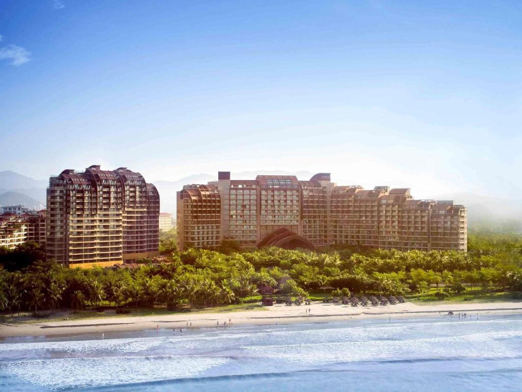 Pullman Ocean View Sanya Bay Resort & Spa 5*